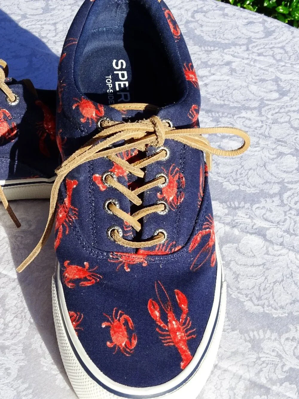 Men's Sperry Navy and Red Lobster Patterned Tennis Shoes Size 11